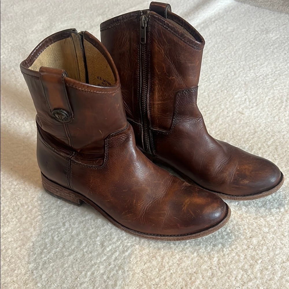 Brown Ankle Boots with Leather Material and Pull Tabs